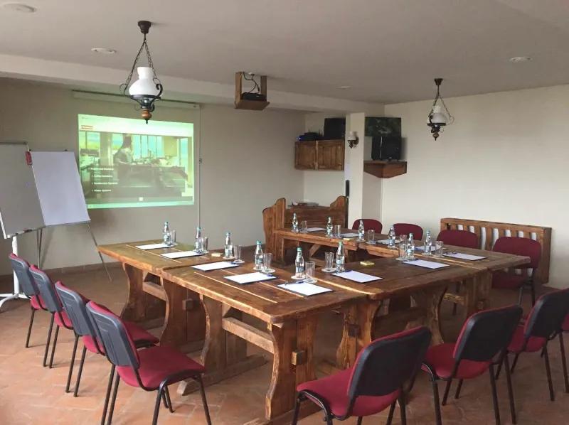sala de conferinte 2 sala de conferinte, cu videoproiector si flipchart