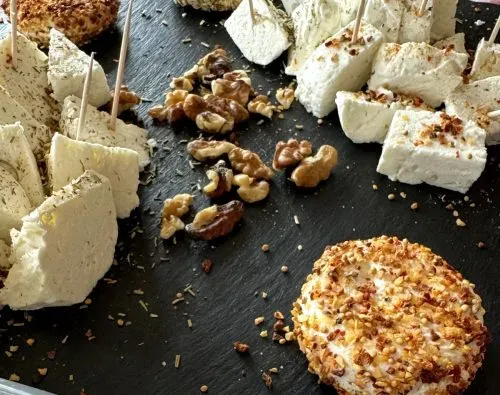 brânză proaspătă - Potcoava Potcoava - destinatie de vacanta ecoturistica, experiente memorabile de relaxare